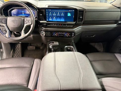 Used 2024 Chevrolet Silverado 1500 LT Trail Boss w/ Convenience Package II image 2