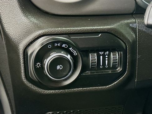 Used 2022 Jeep Wrangler Sport S image 17