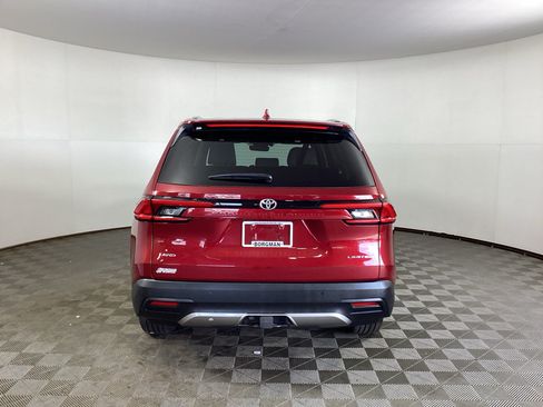 Used 2024 Toyota Grand Highlander AWD image 3