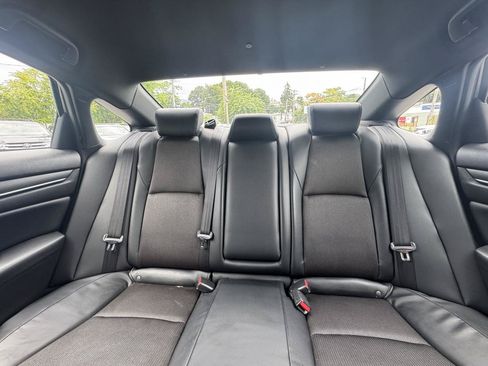Used 2018 Honda Accord Sport image 13
