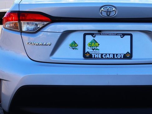Used 2024 Toyota Corolla LE FWD image 18