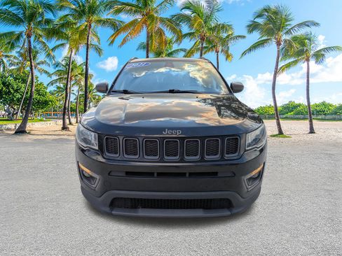 Used 2021 Jeep Compass Latitude FWD image 9
