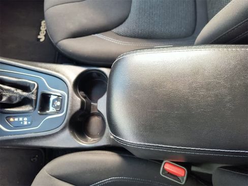 Used 2019 Jeep Cherokee Latitude w/ Popular Appearance Group image 20