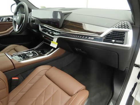 Used 2026 BMW X5 sDrive40i w/ Premium Package image 19