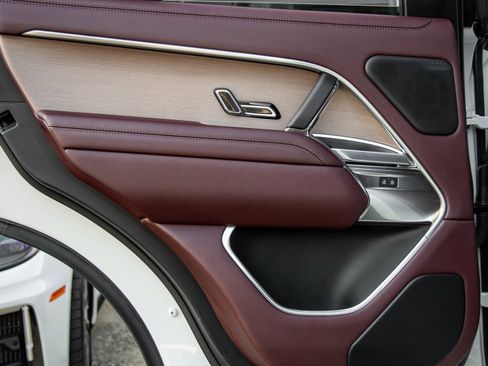 Used 2023 Land Rover Range Rover Autobiography image 30