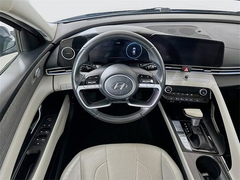 Used 2022 Hyundai Elantra Limited image 3