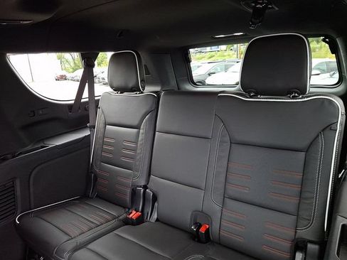 Used 2025 GMC Yukon XL AT4 Ultimate AWD/4WD image 11