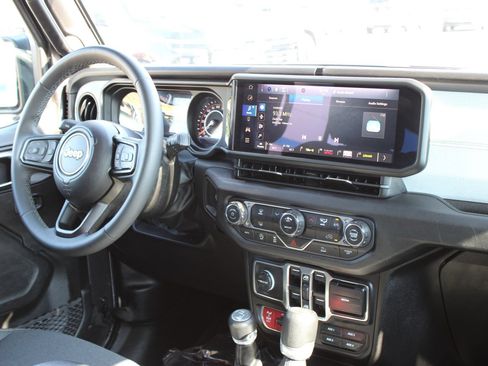 Used 2025 Jeep Wrangler Unlimited Sport AWD/4WD image 27