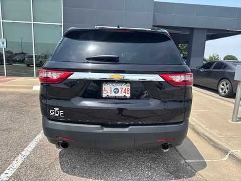 Used 2021 Chevrolet Traverse LS FWD image 4