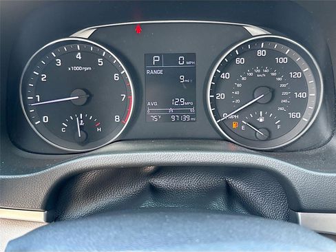 Used 2017 Hyundai Elantra SE FWD image 12