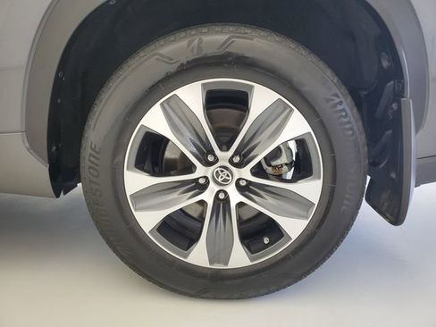 Used 2023 Toyota Highlander XLE image 13