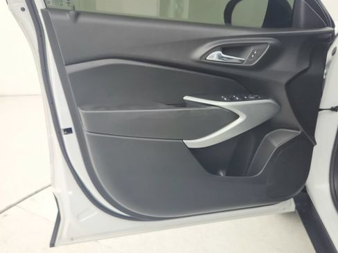 Certified 2024 Chevrolet Trax RS FWD image 21