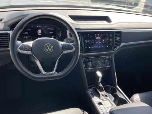 Certified 2023 Volkswagen Atlas SE w/ Panoramic Sunroof Package FWD image 7