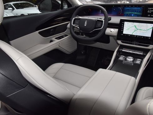 New 2026 Lincoln Nautilus Premier image 15