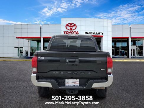 Used 2018 Toyota Tacoma SR5 RWD image 4
