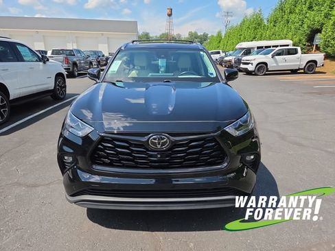Used 2021 Toyota Highlander Limited AWD/4WD image 2
