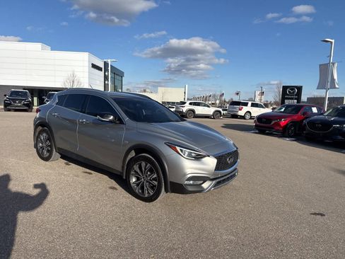 Used 2018 INFINITI QX30 AWD image 3