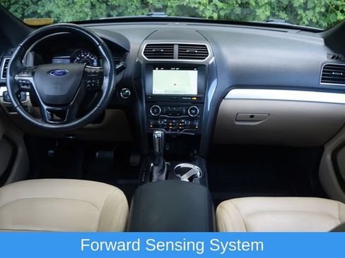 Used 2017 Ford Explorer XLT w/ Equipment Group 202A AWD/4WD image 8