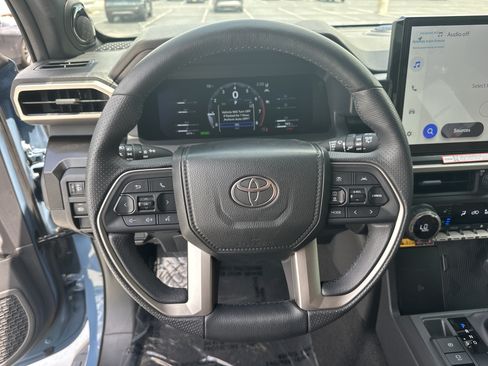 Certified 2025 Toyota 4Runner Limited AWD/4WD image 18