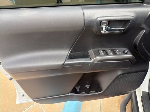 Used 2020 Toyota Tacoma TRD Sport image 7