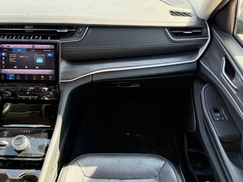 Used 2021 Jeep Grand Cherokee L Limited AWD/4WD image 13