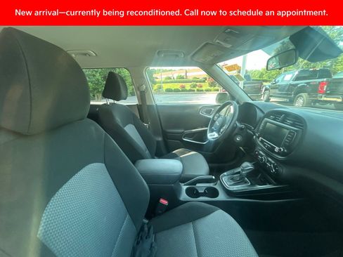 Used 2024 Kia Soul LX w/ Option Group 015 FWD image 5