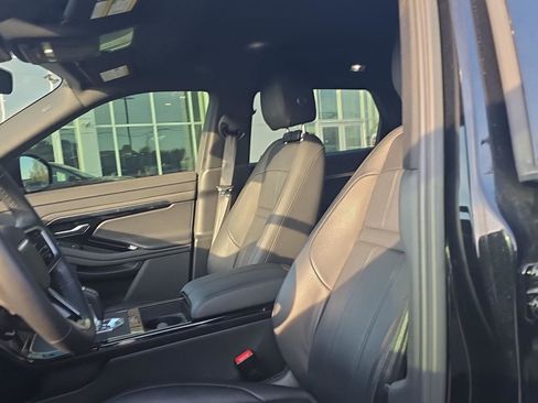 Used 2023 Land Rover Range Rover Evoque R-Dynamic S image 9