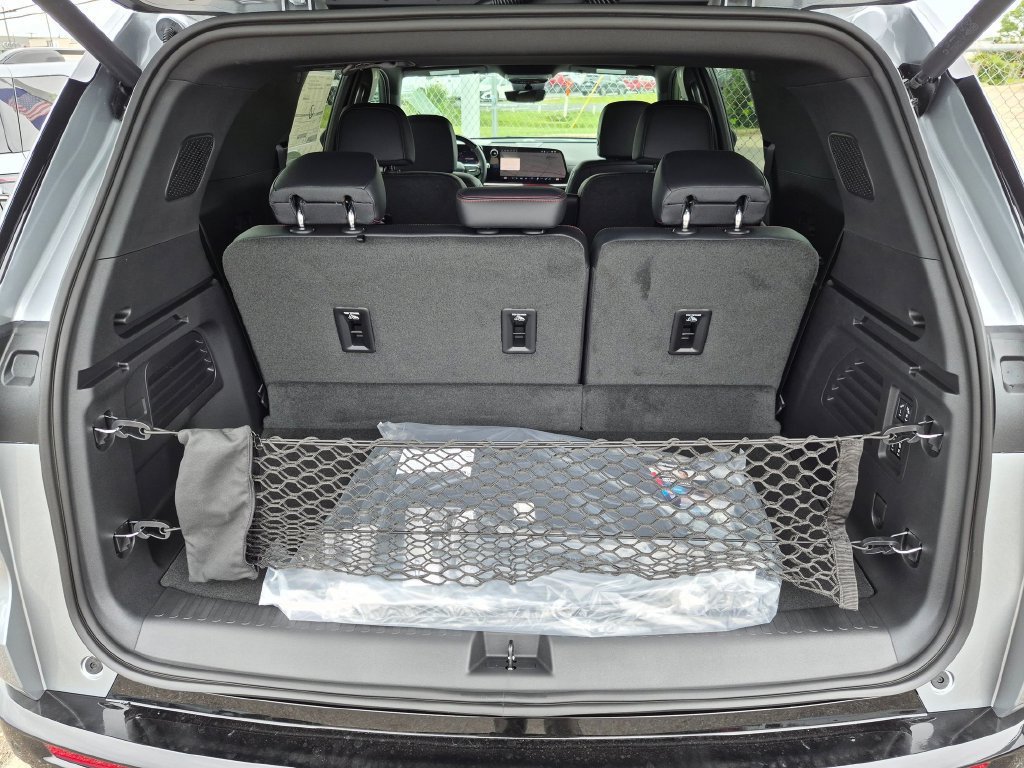 New 2026 Chevrolet Traverse RS w/ LPO, Floor Liner Package FWD image 29