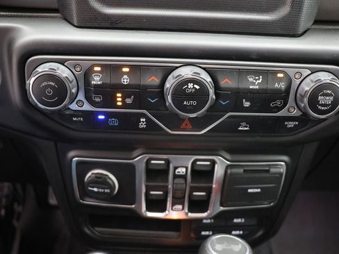 Used 2023 Jeep Wrangler Unlimited w/ Cold Weather Group image 23