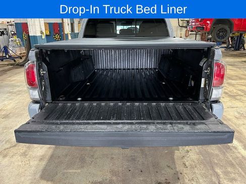 Used 2020 Toyota Tacoma SR5 AWD/4WD image 9
