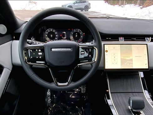 Certified 2026 Land Rover Range Rover Evoque Dynamic SE image 6