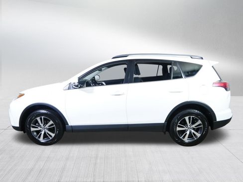 Used 2018 Toyota RAV4 XLE AWD/4WD image 4