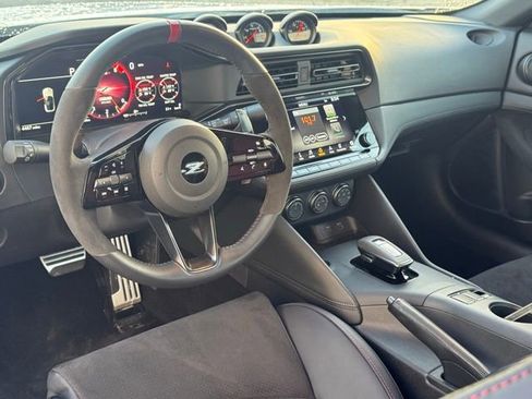 Used 2025 Nissan Z NISMO w/ Floor Mat Package image 12