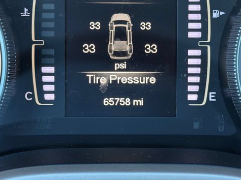 Used 2018 Jeep Cherokee Latitude FWD image 26