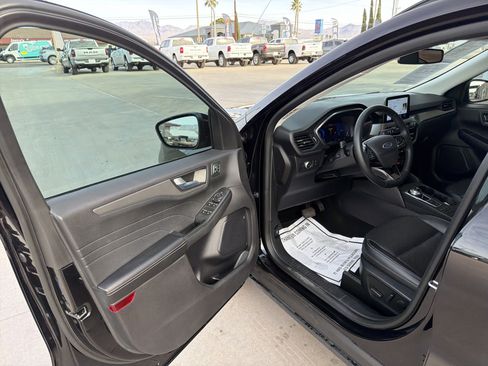 Used 2022 Ford Escape Titanium w/ Class II Trailer Tow Package image 13