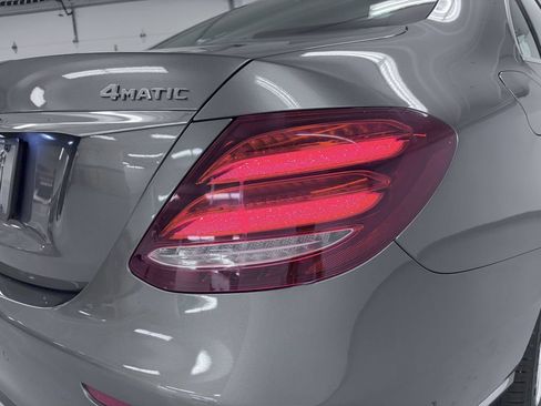 Used 2017 Mercedes-Benz E 300 4MATIC image 9