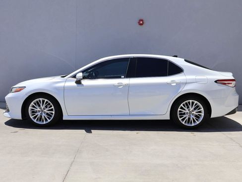 Used 2018 Toyota Camry XLE w/ Driver Assist Package FWD image 2