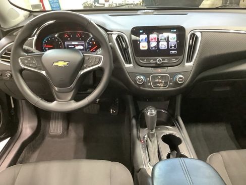 Used 2017 Chevrolet Malibu LT image 11