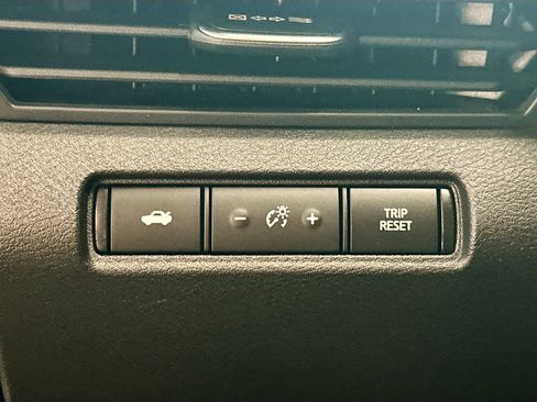 Used 2025 Nissan Altima 2.5 SV FWD image 16