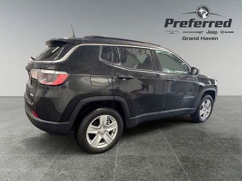 Used 2022 Jeep Compass Latitude w/ Convenience Group AWD/4WD image 17