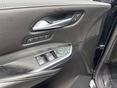 Used 2024 Cadillac XT4 Premium Luxury image 32