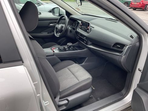 Used 2025 Nissan Rogue SV FWD image 15
