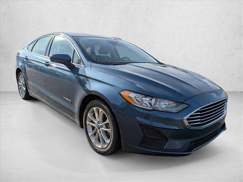 Used 2019 Ford Fusion SE FWD image 3