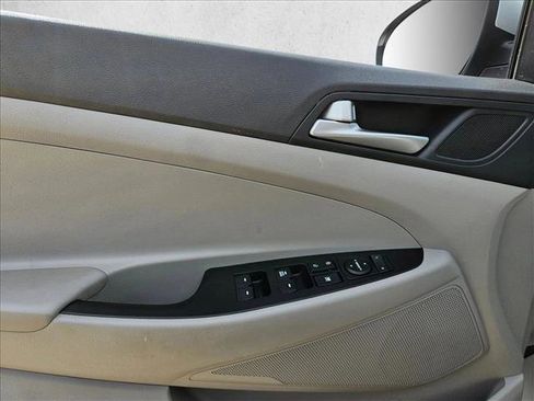 Used 2020 Hyundai Tucson SE image 9