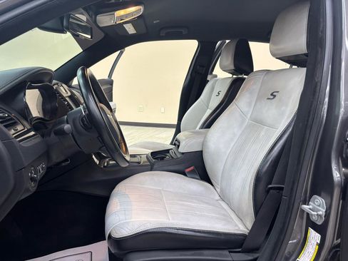 Used 2017 Chrysler 300 S RWD image 23