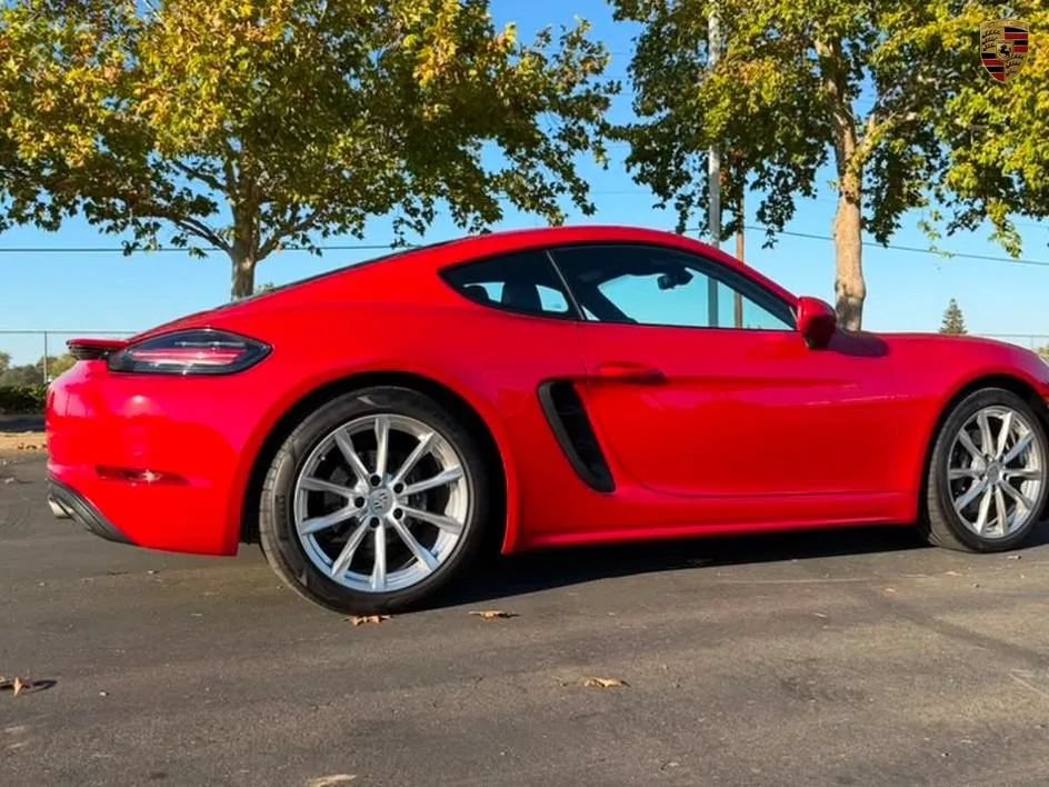 Used 2018 Porsche 718 Cayman RWD image 5