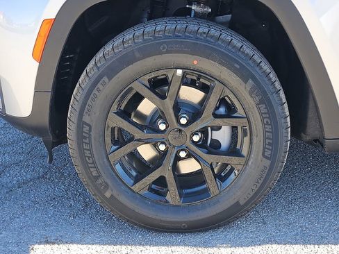 New 2026 Jeep Grand Cherokee Altitude AWD/4WD image 9