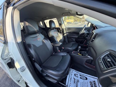 Used 2020 Jeep Compass Trailhawk AWD/4WD image 8