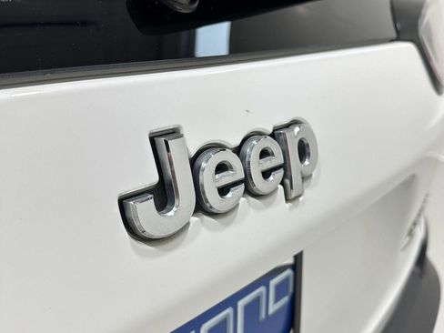 Used 2019 Jeep Cherokee Limited w/ Luxury Group AWD/4WD image 29