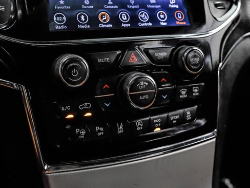 Used 2019 Jeep Grand Cherokee Summit w/ Platinum Series Group AWD/4WD image 34